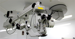 天井懸架式手術顕微鏡